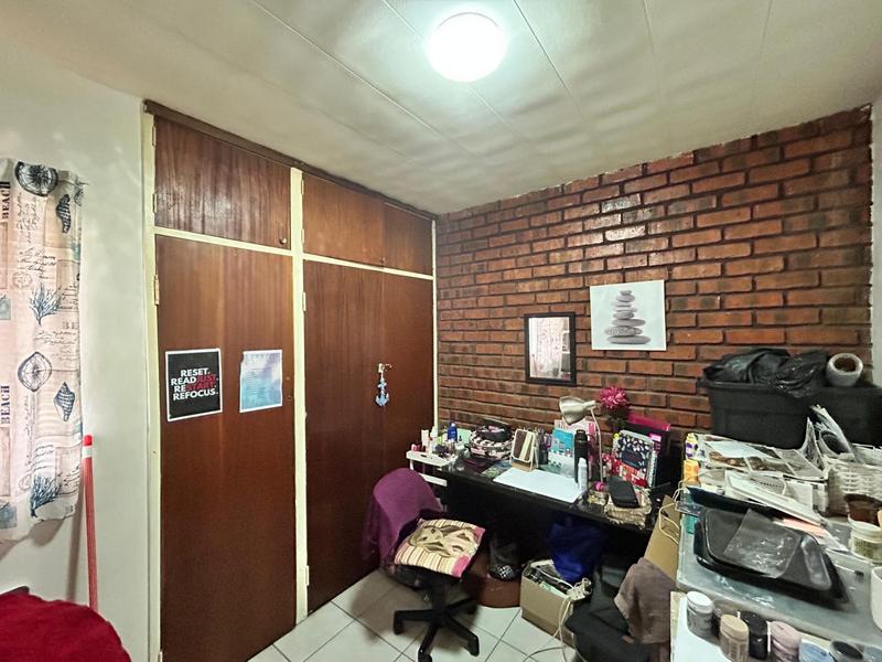 2 Bedroom Property for Sale in Dunnottar Gauteng