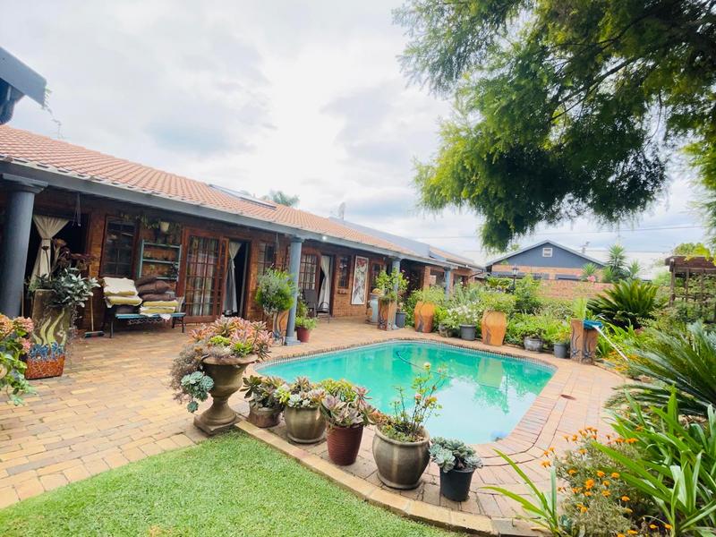 5 Bedroom Property for Sale in Selcourt Gauteng