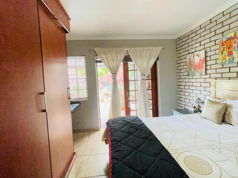 5 Bedroom Property for Sale in Selcourt Gauteng