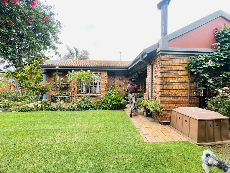 5 Bedroom Property for Sale in Selcourt Gauteng