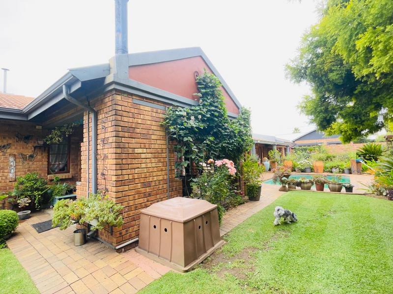 5 Bedroom Property for Sale in Selcourt Gauteng