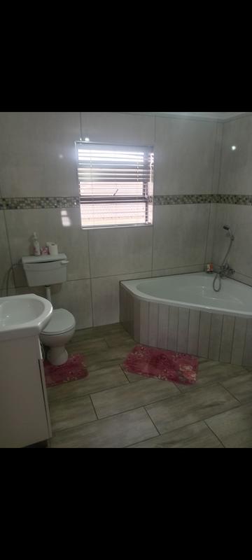 4 Bedroom Property for Sale in Selcourt Gauteng
