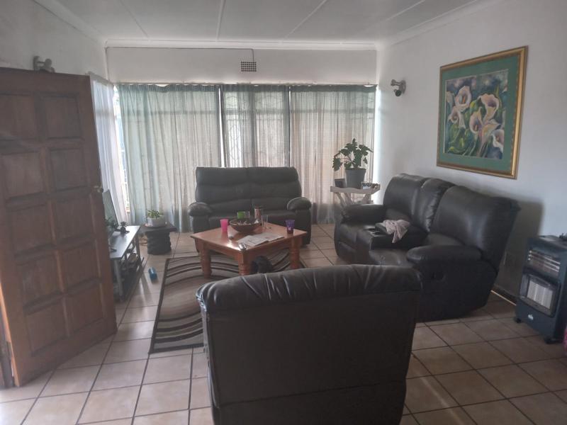 3 Bedroom Property for Sale in Strubenvale Gauteng