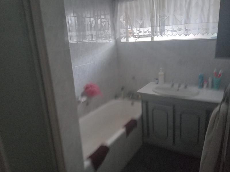 3 Bedroom Property for Sale in Strubenvale Gauteng