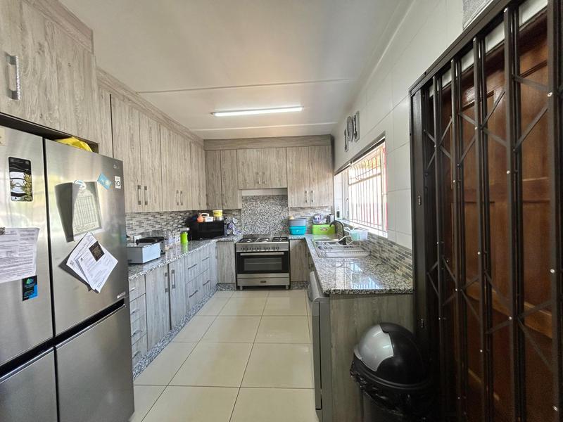 3 Bedroom Property for Sale in Strubenvale Gauteng