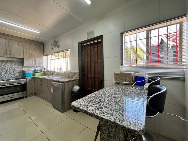3 Bedroom Property for Sale in Strubenvale Gauteng