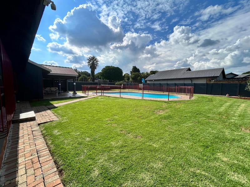 3 Bedroom Property for Sale in Strubenvale Gauteng
