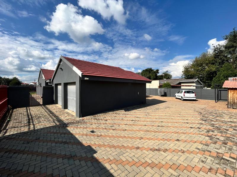 3 Bedroom Property for Sale in Strubenvale Gauteng