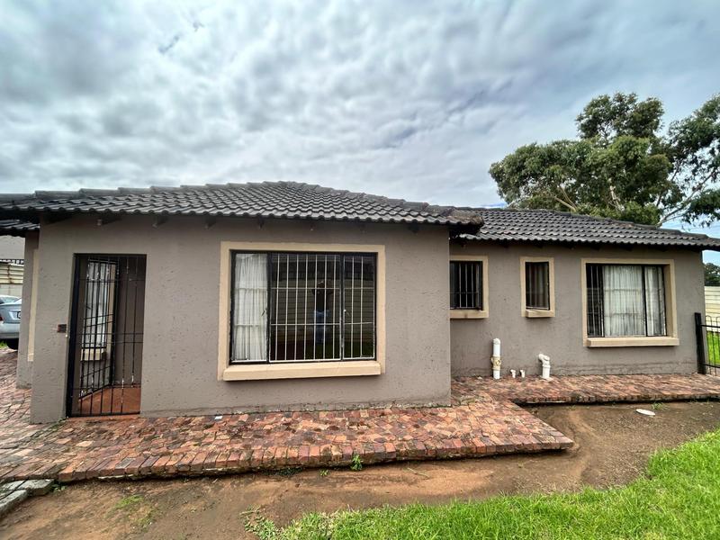 3 Bedroom Property for Sale in Strubenvale Gauteng