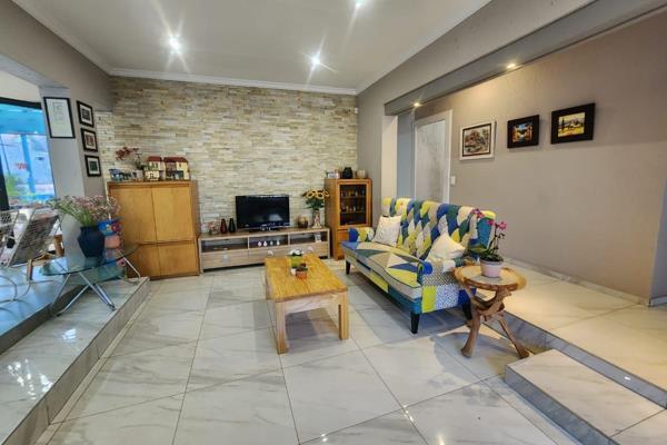 4 Bedroom Property for Sale in Glenvista Gauteng