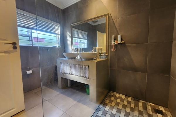 4 Bedroom Property for Sale in Glenvista Gauteng