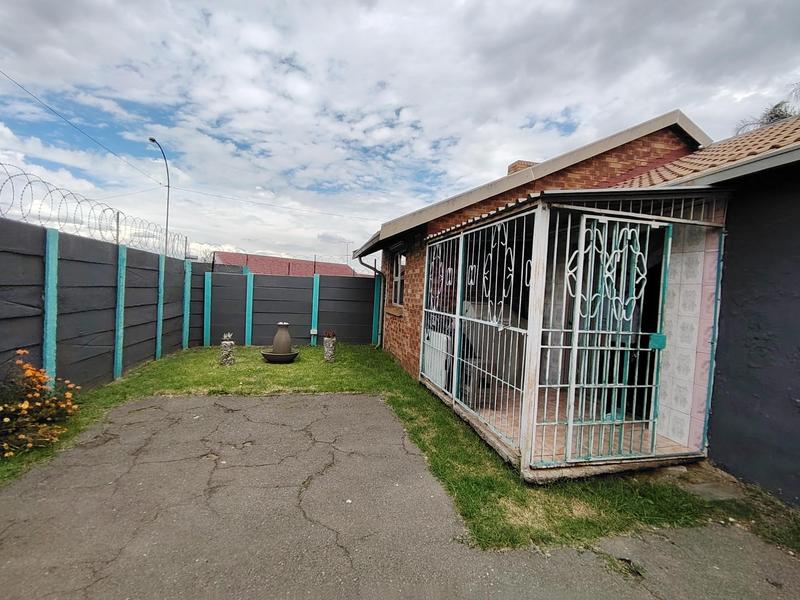 3 Bedroom Property for Sale in Lenasia South Gauteng