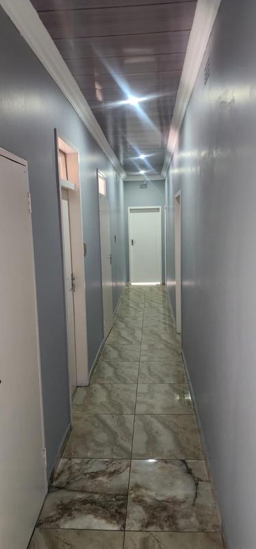 6 Bedroom Property for Sale in Linmeyer Gauteng