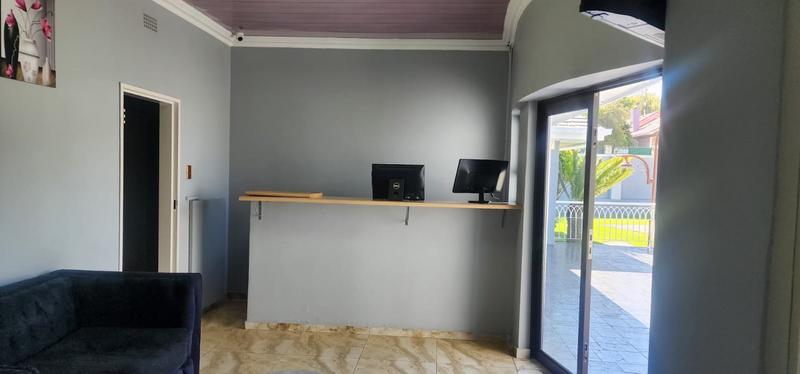 6 Bedroom Property for Sale in Linmeyer Gauteng