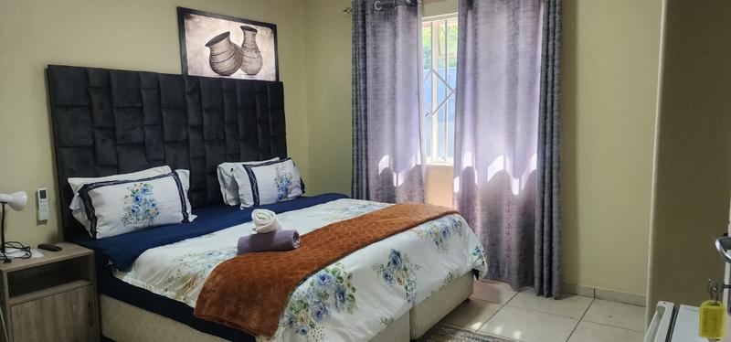 6 Bedroom Property for Sale in Linmeyer Gauteng