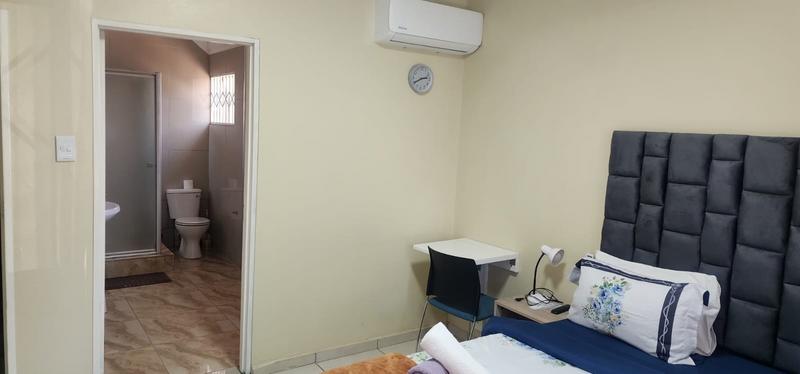 6 Bedroom Property for Sale in Linmeyer Gauteng