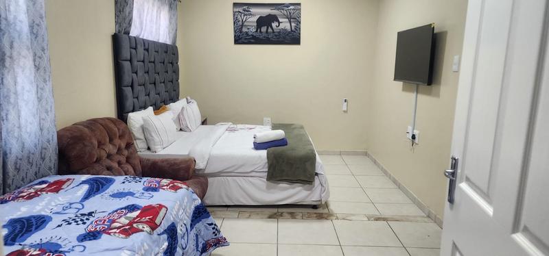 6 Bedroom Property for Sale in Linmeyer Gauteng