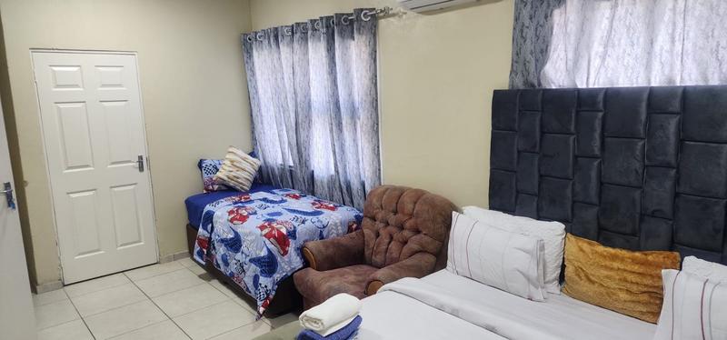 6 Bedroom Property for Sale in Linmeyer Gauteng