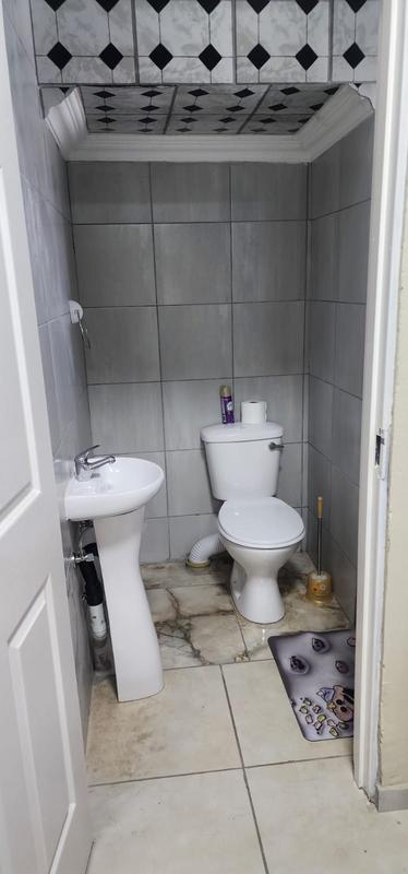 6 Bedroom Property for Sale in Linmeyer Gauteng