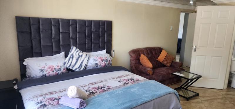 6 Bedroom Property for Sale in Linmeyer Gauteng