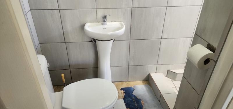 6 Bedroom Property for Sale in Linmeyer Gauteng