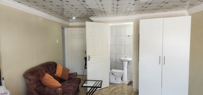 6 Bedroom Property for Sale in Linmeyer Gauteng