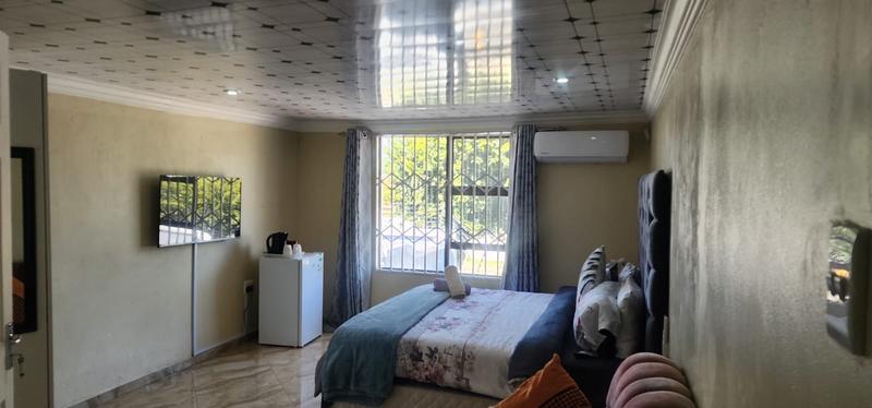 6 Bedroom Property for Sale in Linmeyer Gauteng