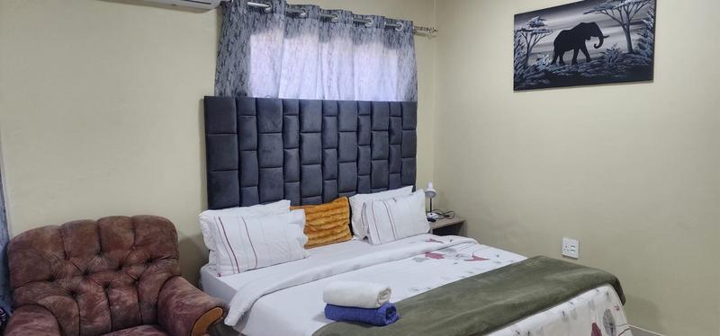 6 Bedroom Property for Sale in Linmeyer Gauteng