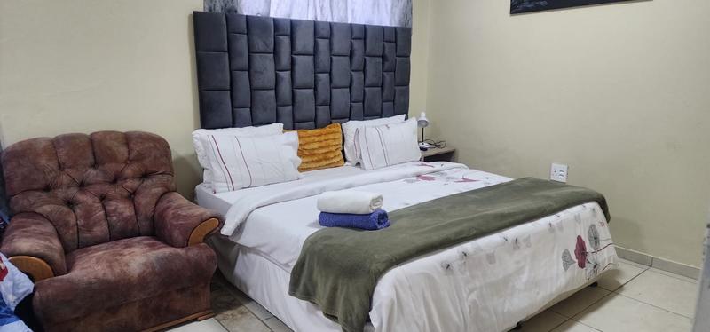 6 Bedroom Property for Sale in Linmeyer Gauteng