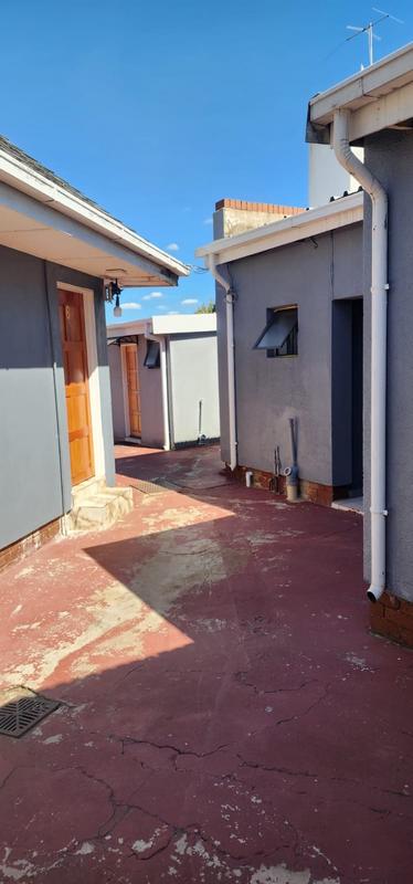 6 Bedroom Property for Sale in Linmeyer Gauteng