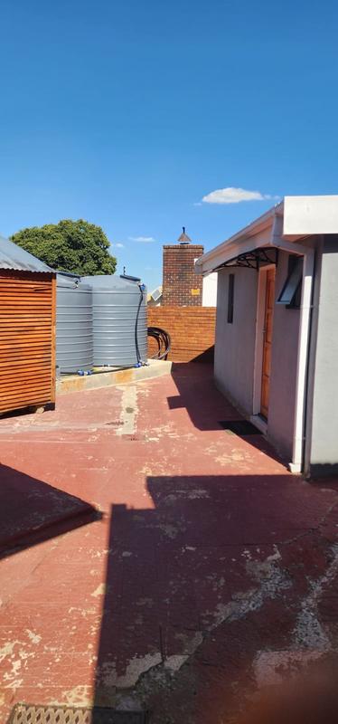 6 Bedroom Property for Sale in Linmeyer Gauteng