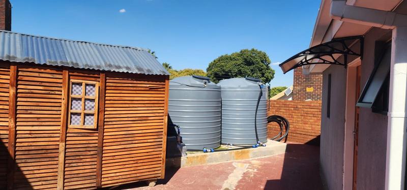 6 Bedroom Property for Sale in Linmeyer Gauteng