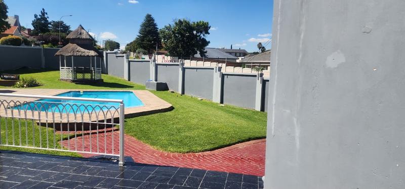 6 Bedroom Property for Sale in Linmeyer Gauteng