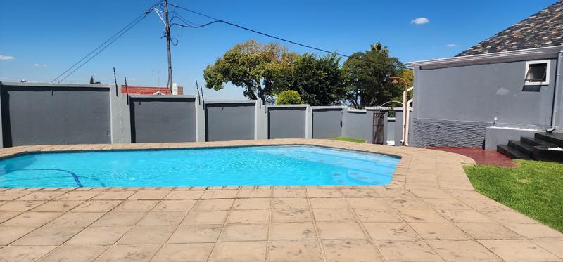6 Bedroom Property for Sale in Linmeyer Gauteng