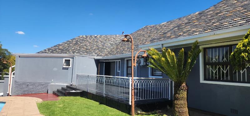 6 Bedroom Property for Sale in Linmeyer Gauteng