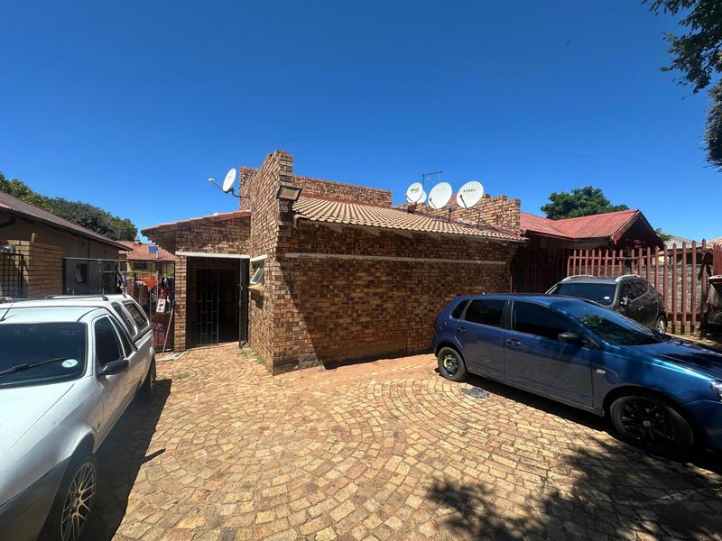 6 Bedroom Property for Sale in Malvern Gauteng