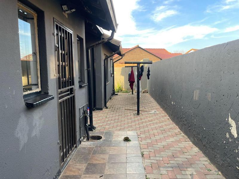 3 Bedroom Property for Sale in Meredale Gauteng