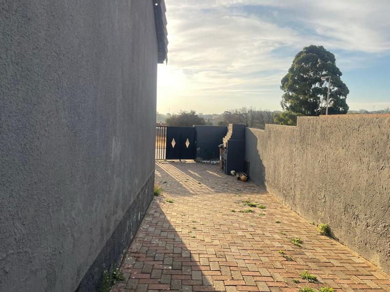 3 Bedroom Property for Sale in Meredale Gauteng