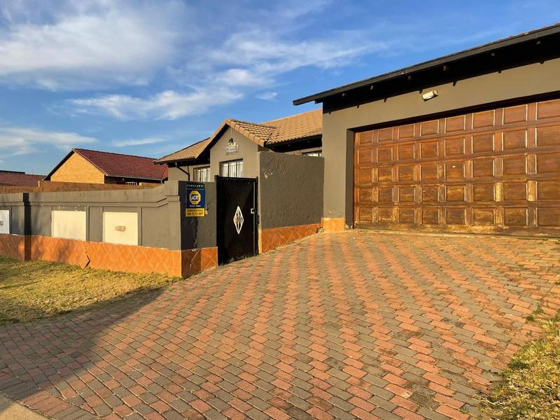 3 Bedroom Property for Sale in Meredale Gauteng