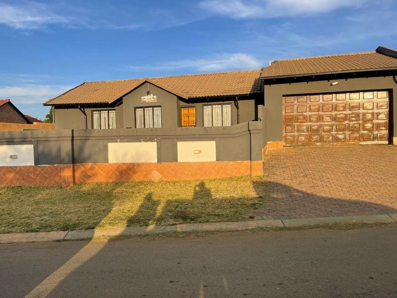 3 Bedroom Property for Sale in Meredale Gauteng