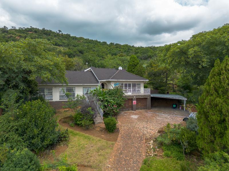 4 Bedroom Property for Sale in Mondeor Gauteng