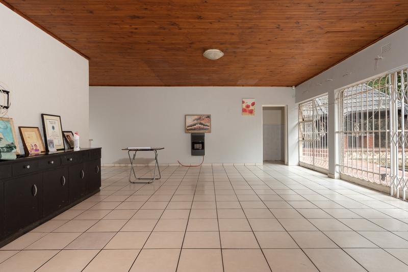 4 Bedroom Property for Sale in Mondeor Gauteng