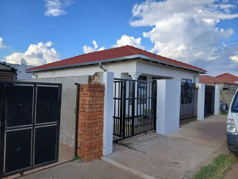 6 Bedroom Property for Sale in Orange Farm Gauteng