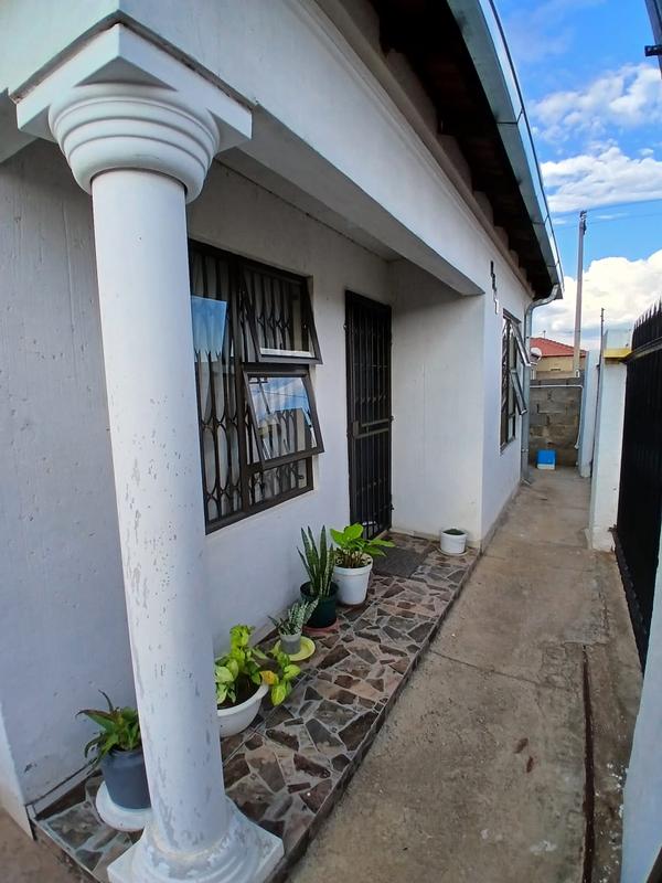 6 Bedroom Property for Sale in Orange Farm Gauteng