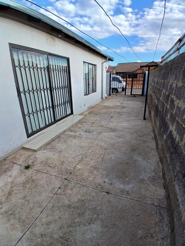 6 Bedroom Property for Sale in Orange Farm Gauteng