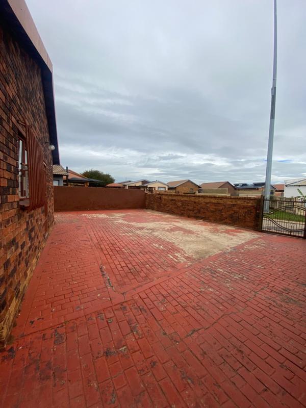 2 Bedroom Property for Sale in Tsakane Gauteng