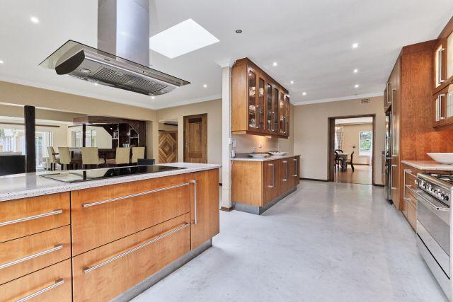 5 Bedroom Property for Sale in Sunninghill Gauteng