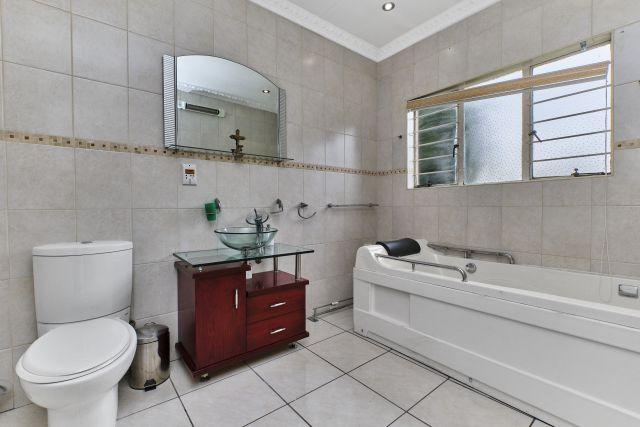 5 Bedroom Property for Sale in Sunninghill Gauteng