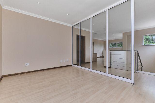 5 Bedroom Property for Sale in Sunninghill Gauteng