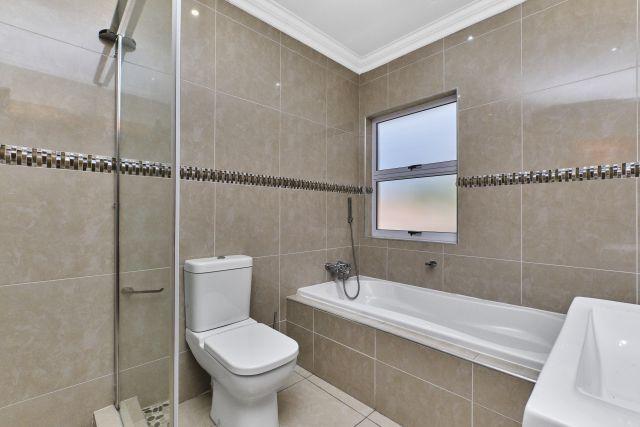 5 Bedroom Property for Sale in Sunninghill Gauteng